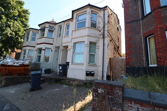 5 Bedroom End Of Terrace House For Sale In Desborough Road, High Wycombe, HP11