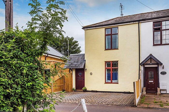 3 Bedroom Semi-Detached House For Sale In Oak Road, Leatherhead, KT22