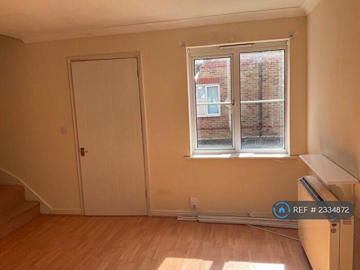 2 Bedroom End Of Terrace House To Rent In Huntington Place, Slough, SL3
