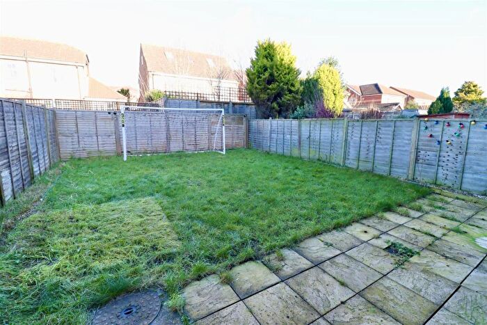 3 Bedroom Semi-Detached House For Sale In Wold View, Brough, HU15