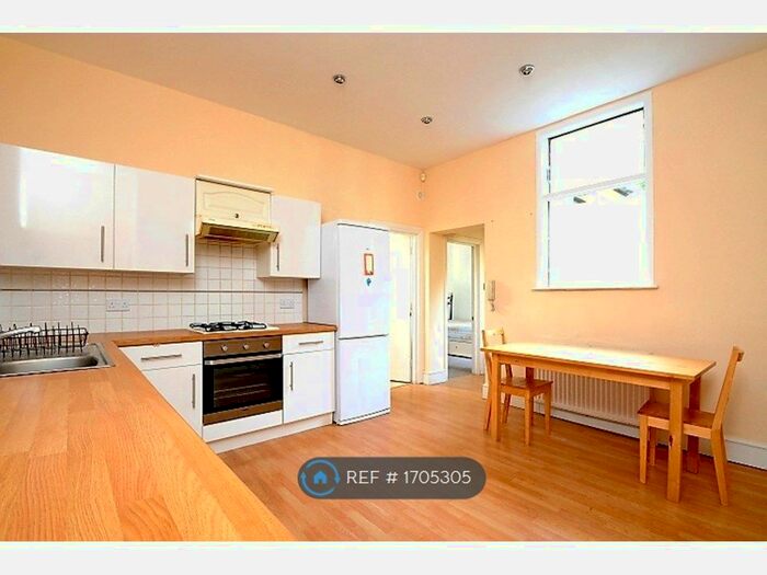 1 Bedroom Flat To Rent In Cambridge Road, Kingston Upon Thames, KT1