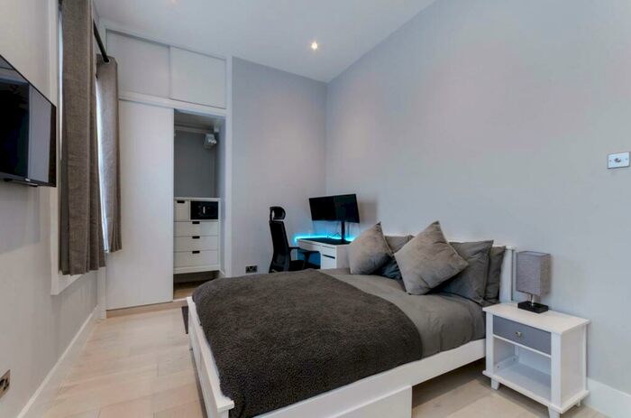 1 Bedroom Flat For Sale In Canning Road, East Croydon, Croydon, CR0