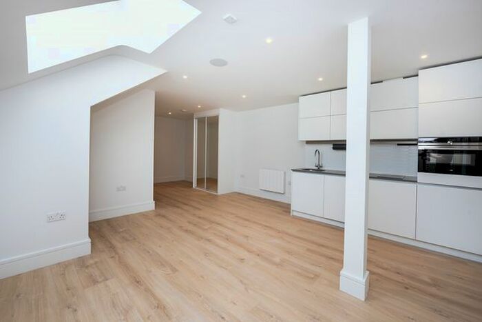 Studio To Rent In Princess Way, Redhill, RH1