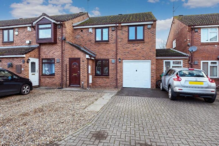 3 Bedroom End Of Terrace House For Sale In Pearl Gardens, Cippenham, SL1