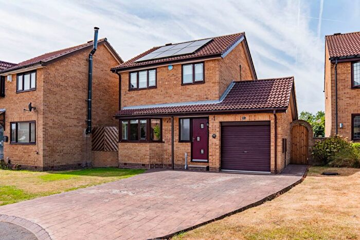 3 Bedroom Detached House For Sale In Howson Close, Ravenfield, Rotherham, S65