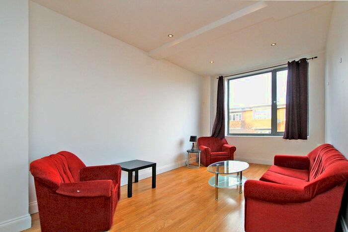 2 Bedroom Flat To Rent In Commercial Road, London, E1