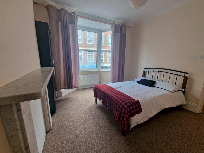 3 Bedroom Maisonette To Rent In Fairlight Place, Brighton, BN2