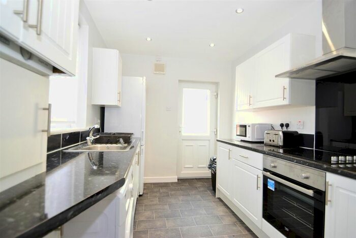 3 Bedroom Flat To Rent In King John Street, Heaton, Newcastle Upon Tyne, NE6