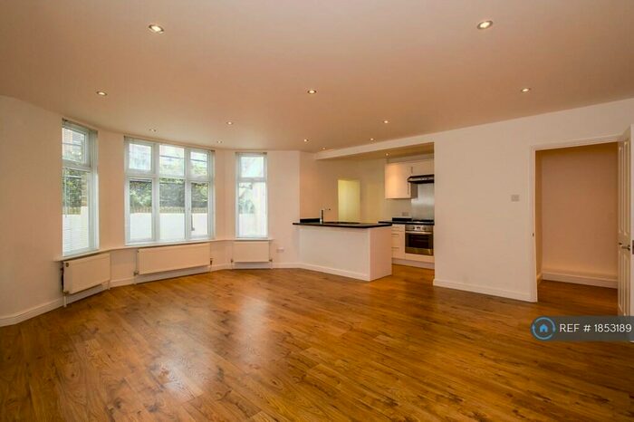 2 Bedroom Flat To Rent In Oliver Grove, London, SE25