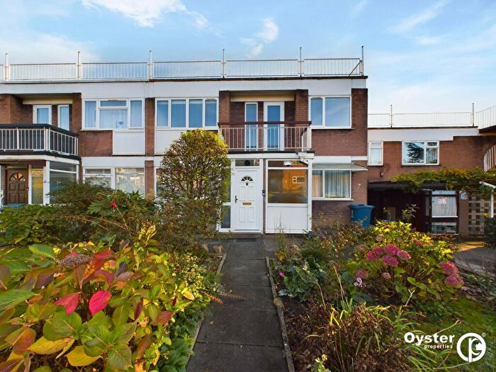 2 Bedroom Flat To Rent In Garden Court, Stanmore, HA7