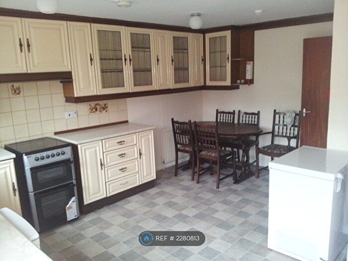 6 Bedroom End Terrace House To Rent In Renelagh Gardens, Southampton, SO15