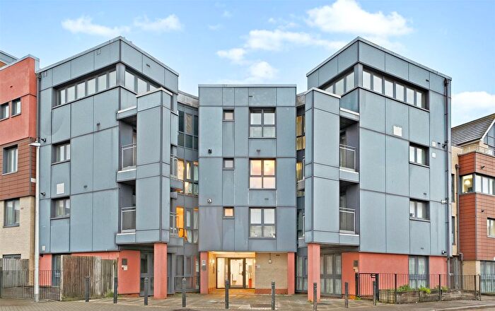2 Bedroom Flat For Sale In Bramley Crescent, Ilford, IG2