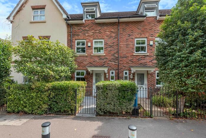 3 Bedroom Town House To Rent In Cranbourne Towers, Ascot, SL5