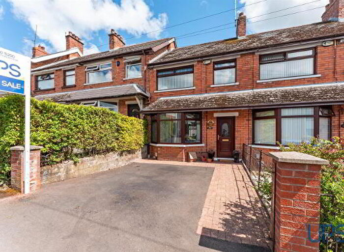 3 Bedroom Mid Terraced House For Sale In Sunnyhill Park, Belfast, BT17