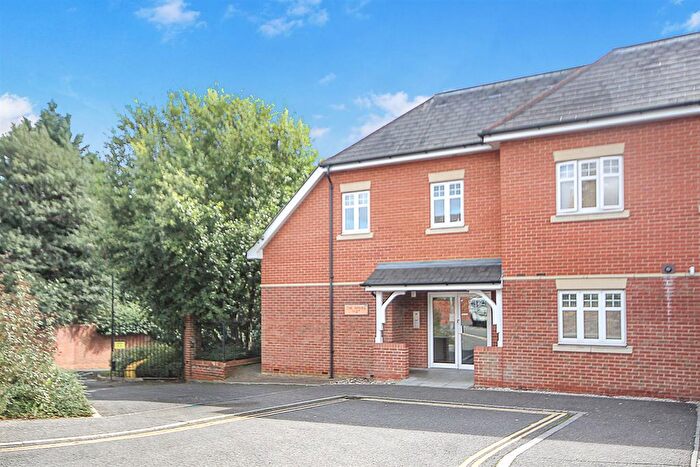 2 Bedroom Flat To Rent In Eastfield Road, Brentwood, CM14