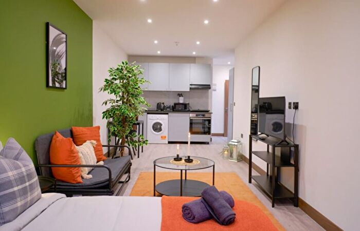 1 Bedroom Studio To Rent In Woodstock Rd, London, NW11