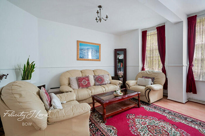 2 Bedroom Flat For Sale In Palissy Street, London, E2