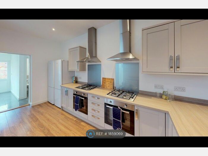 6 Bedroom Terraced House To Rent In Bradford Road, Southsea, PO5