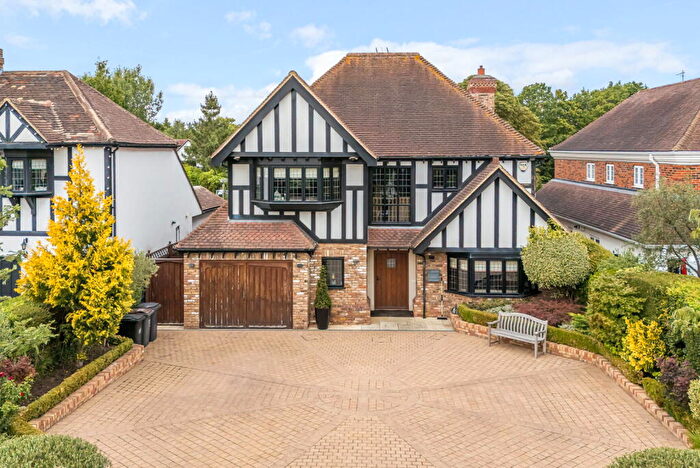 4 Bedroom Detached House For Sale In The Glen, Orpington, BR6
