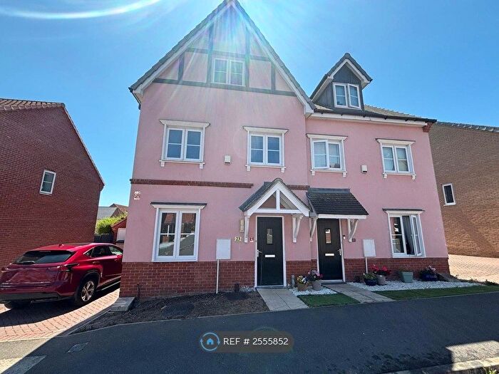 3 Bedroom Semi-Detached House To Rent In Dulwich Avenue, Basildon, SS15