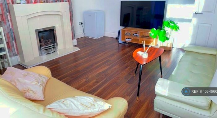 2 Bedroom Flat To Rent In Commercial Road, Byker, Newcastle Upon Tyne, NE6