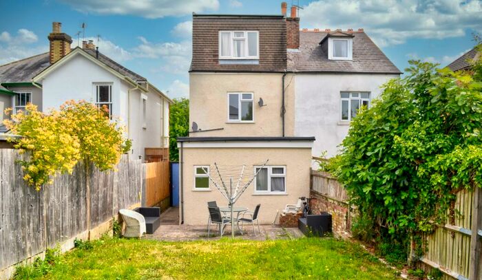 Flat To Rent In Earlswood Road, Redhill, RH1