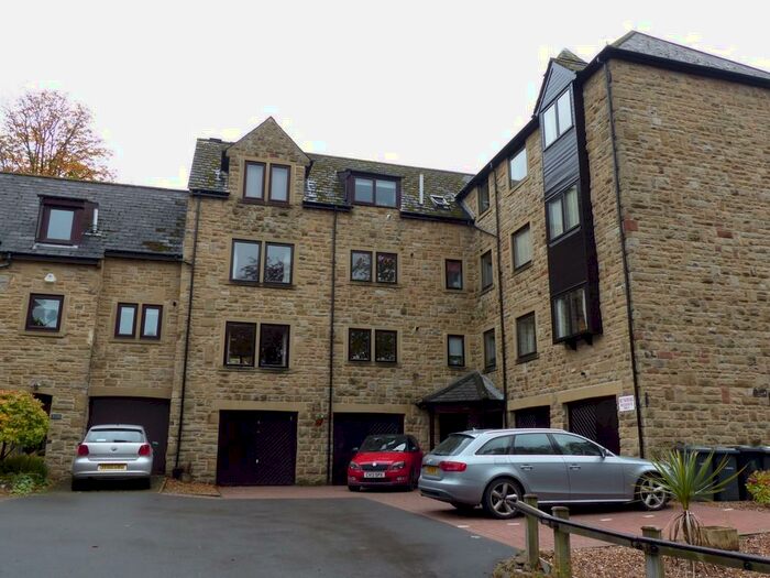 2 Bedroom Apartment To Rent In Tarn Court, Ilkley, LS29