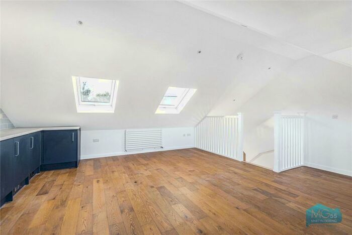 2 Bedroom End Of Terrace House To Rent In Oakleigh Road South, New Southgate, London, N11