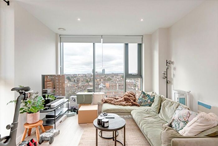 2 Bedroom Flat To Rent In Coster Avenue, Finsbury Park, N4