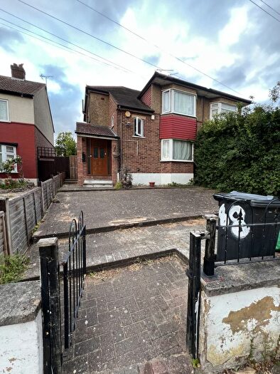 3 Bedroom Semi-Detached House To Rent In Roding Lane South, Ilford, IG4