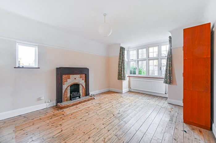 4 Bedroom Detached House To Rent In Waller Road, Telegraph Hill, London, SE14