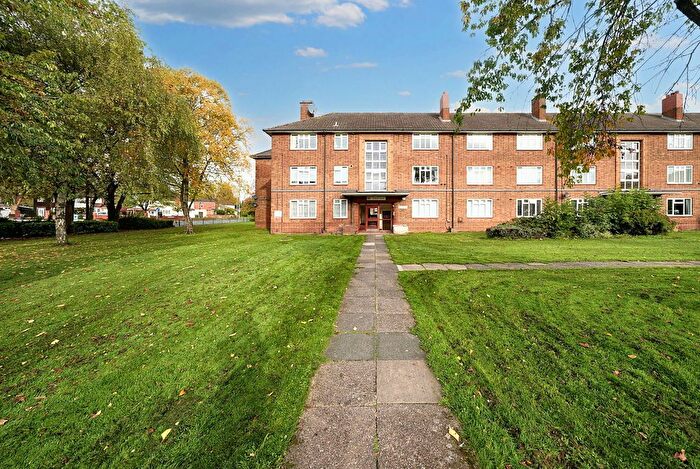 1 Bedroom Flat For Sale In Queens Court, Off Cannock Road, Fallings Park, WV10