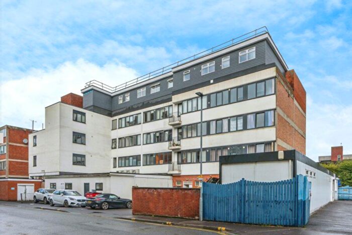 2 Bedroom Flat For Sale In Flat, Arundel Street, Portsmouth, Hampshire, PO1