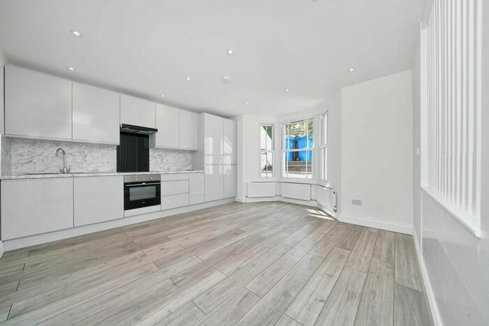 2 Bedroom Flat To Rent In Talfourd Road, London, SE15