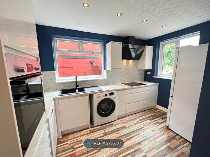 4 Bedroom Semi Detached House To Rent In Eccles Old Road, Salford, M6