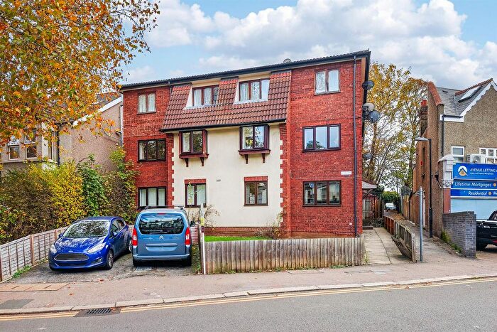 1 Bedroom Flat To Rent In The Avenue, Highams Park, E4