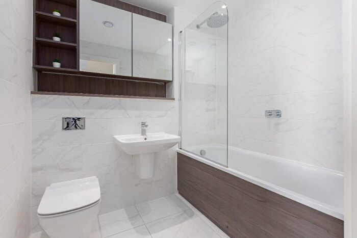 2 Bedroom Flat To Rent In Anaconda Cut, Greengate, M3