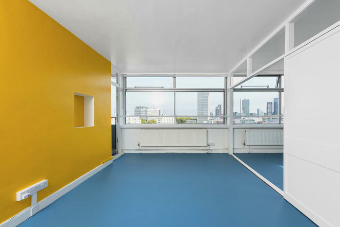 Studio To Rent In Golden Lane Estate, London, EC1Y