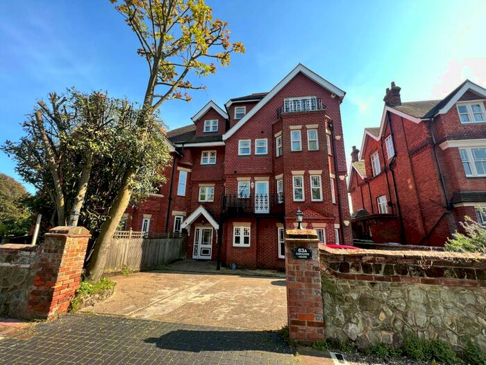 2 Bedroom Apartment To Rent In Carlisle Road, BN20