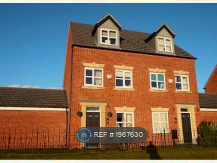3 Bedroom Semi-Detached House To Rent In Leven Road, Tamworth, B77