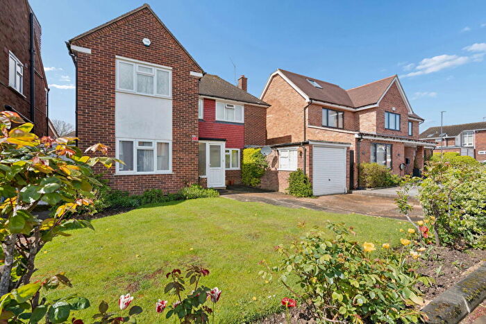 3 Bedroom Detached House For Sale In Woodhall Gate, Pinner, HA5