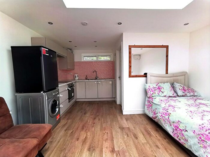 1 Bedroom Flat To Rent In Cole Bank Road, Hall Green, B28