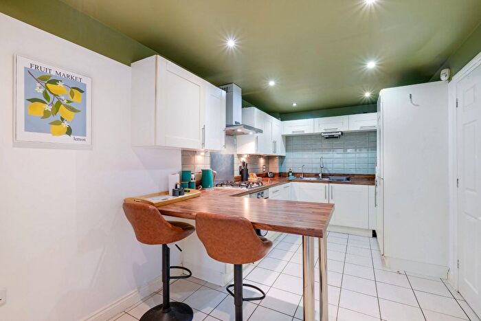 3 Bedroom Semi-Detached House To Rent In Graylands Close, Cippenham, Slough, SL1