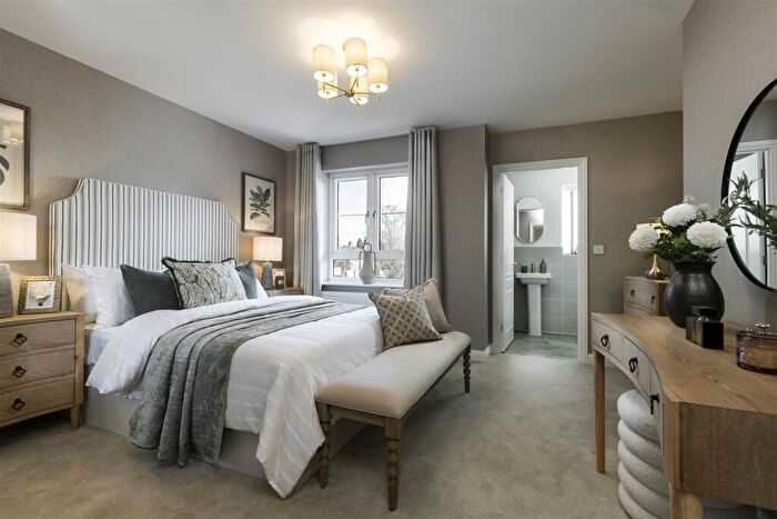 4 Bedroom Detached House For Sale In Orchard Drive, St Albans, AL2