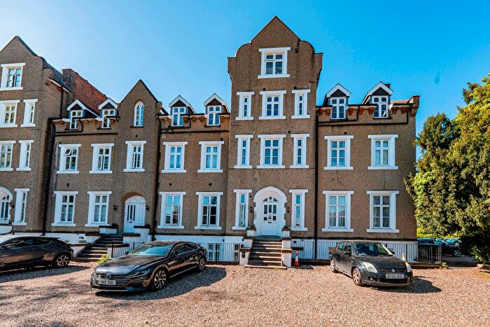 2 Bedroom Flat For Sale In Upton Park, Slough, SL1