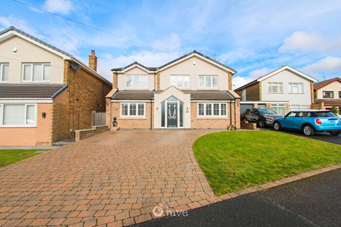4 Bedroom Detached House For Sale In Checkstone Avenue, Bessacarr, Doncaster, DN4