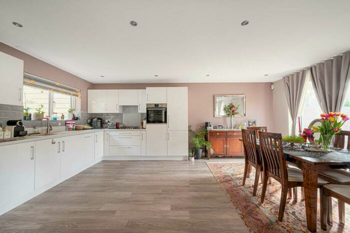 4 Bedroom Terraced House To Rent In Darcy Close, Whetstone, London, N20