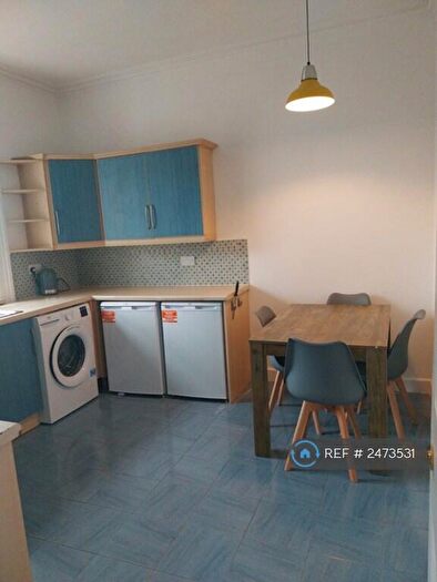 2 Bedroom Flat To Rent In Coates Gardens, Edinburgh, EH12