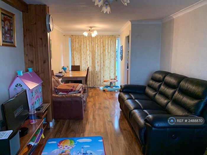 3 Bedroom Semi-Detached House To Rent In Market Lane, Langley, Slough, SL3