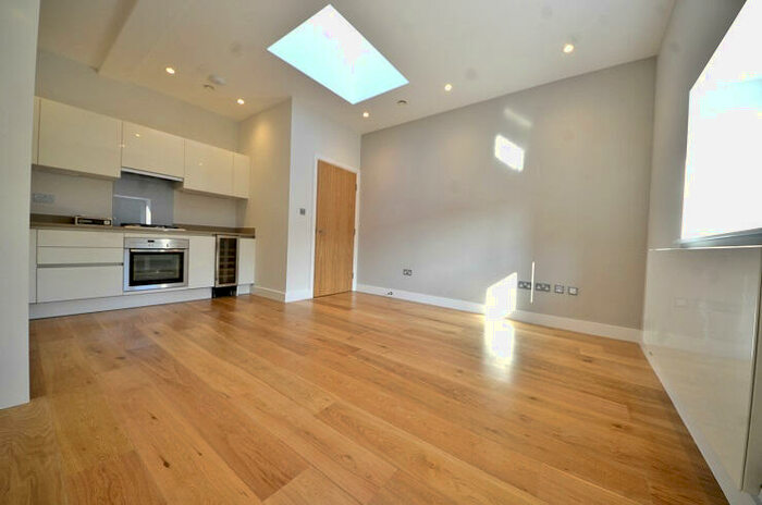 1 Bedroom Apartment To Rent In Holloway Road, London, N7